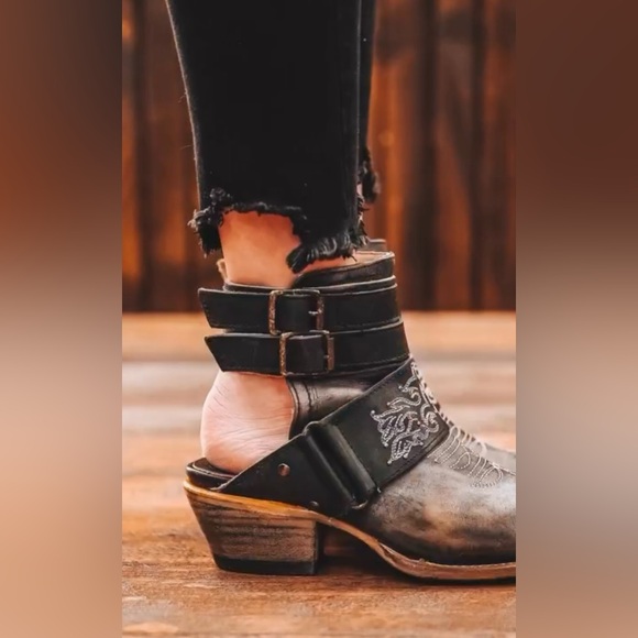 FREEBIRD COGNAC WAYLON BOOTIES - Picture 9 of 10